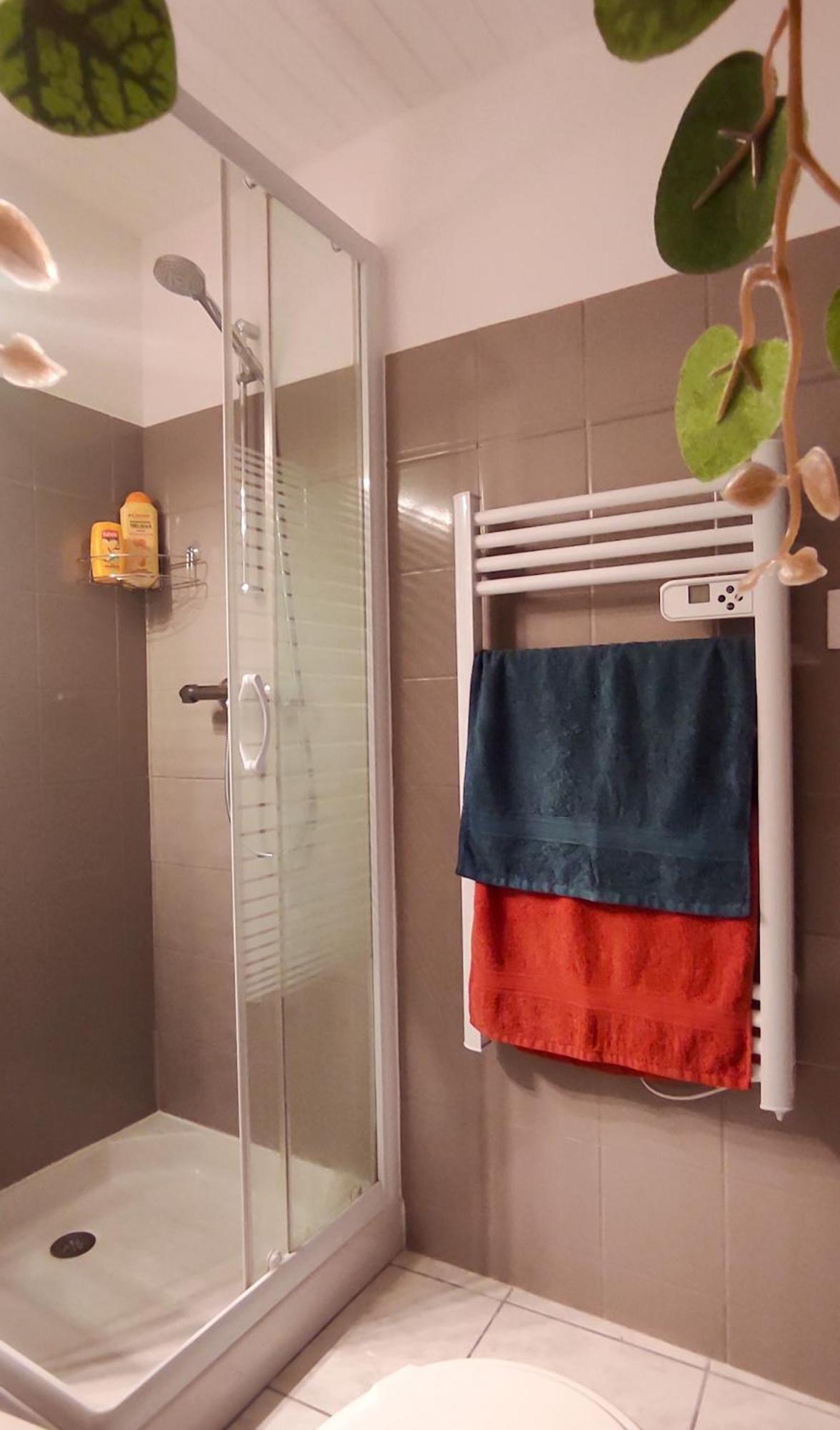 Chambre Independante Avec Salle De Bain Privee Montpezat-sous-Bauzon Esterno foto